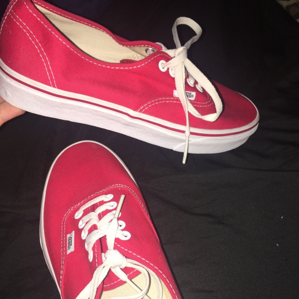 Red vans - Picture 2 of 3